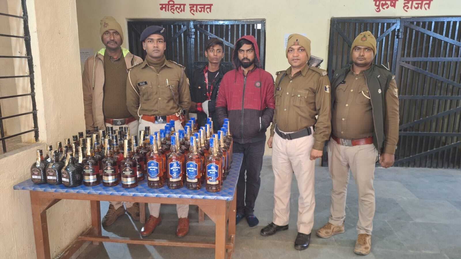 54 लीटर विदेशी शराब के साथ दो तस्करों को किया गिरफ्तार