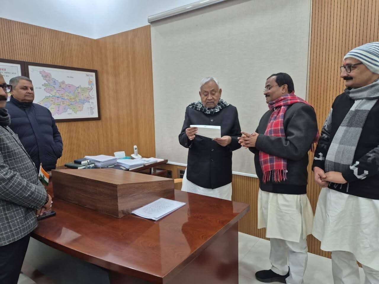 Samastipur News:बिथान में करेह नदी तटबंध पर 7 मीटर चौड़ी सड़क को लेकर सीएम से मिले विधायक