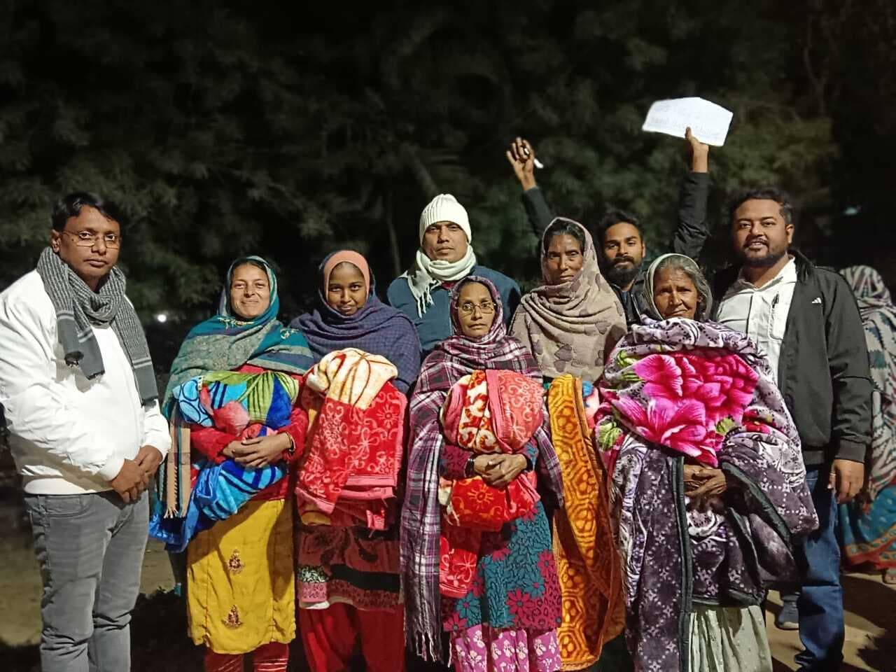 जरूरतमंदों के बीच बांटा गया कंबल