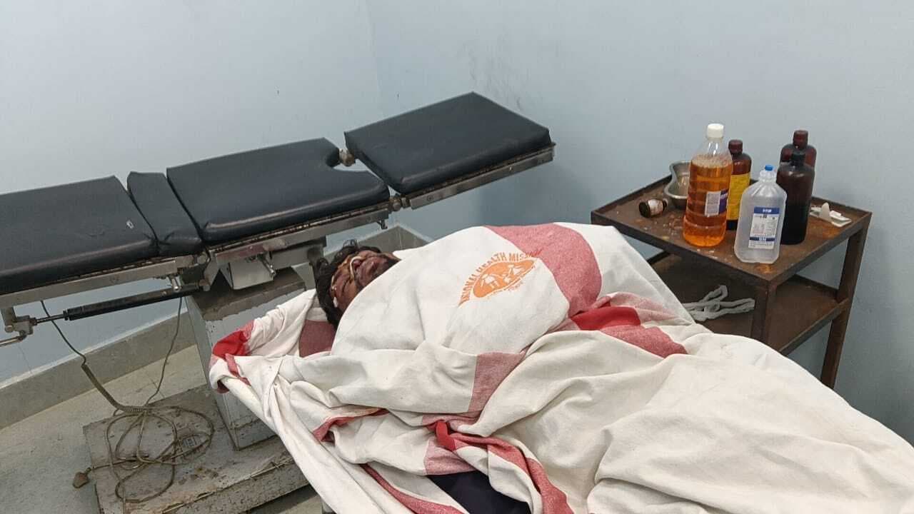बरौली में दो बाइको के बीच जोरदार टक्कर, दो युवक घायल
