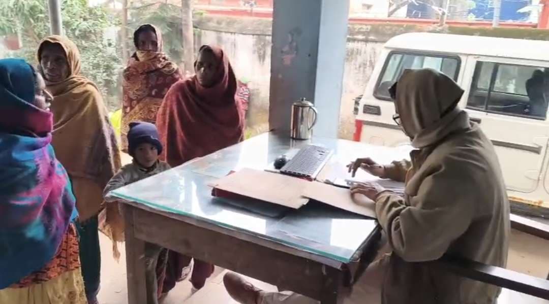 जमीन विवाद में महिला के साथ मारपीट, थाने में की शिकायत