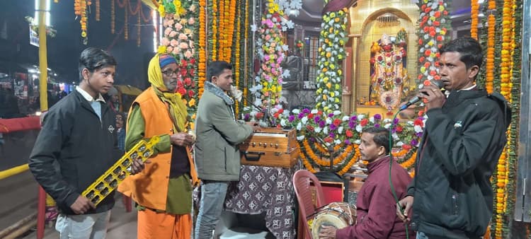 नौ दिवसीय अष्टयाम संकीर्तन जारी