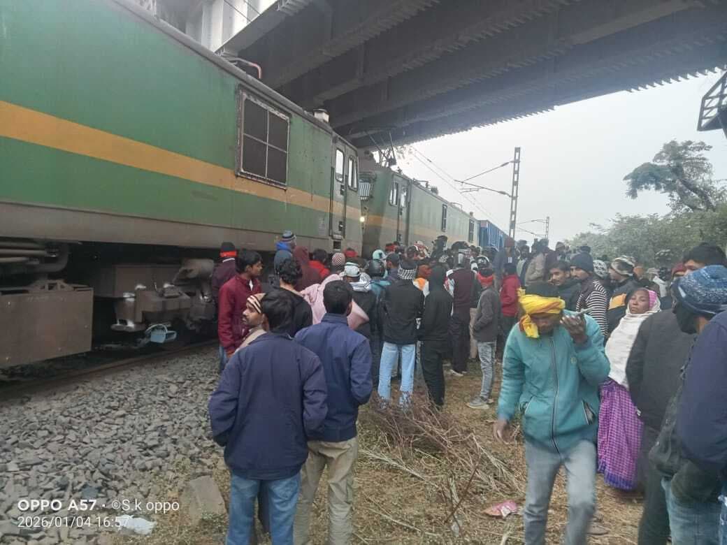 Deoghar News : महेशमारा ओवरब्रिज के नीचे मालवाहक ट्रेन से कटकर वृद्ध ने दी जान