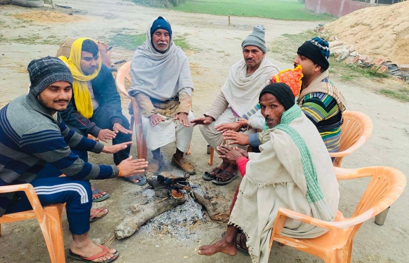 फुलवरिया में शीतलहर का कहर, जनजीवन पूरी तरह प्रभावित