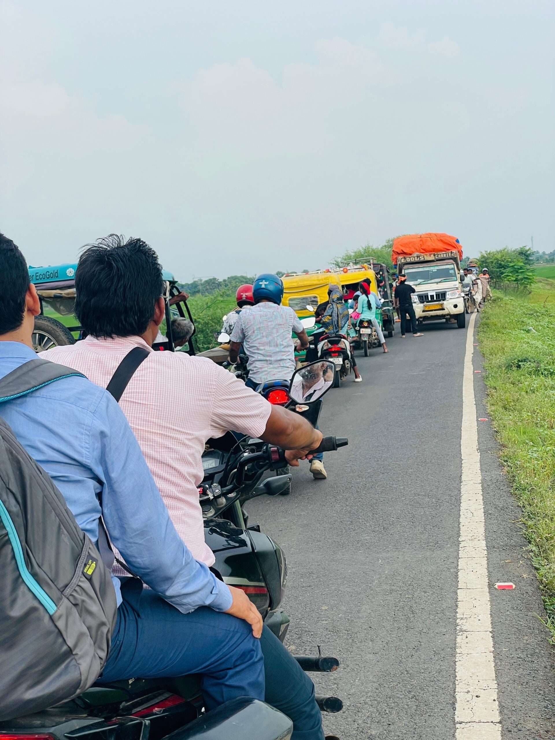 केंचुआ पुल से भीमपाड़ा तक व श्रीकुंड से पलासबोना के पास एनएच 133ए है संकीर्ण, अक्सर लगता है जाम