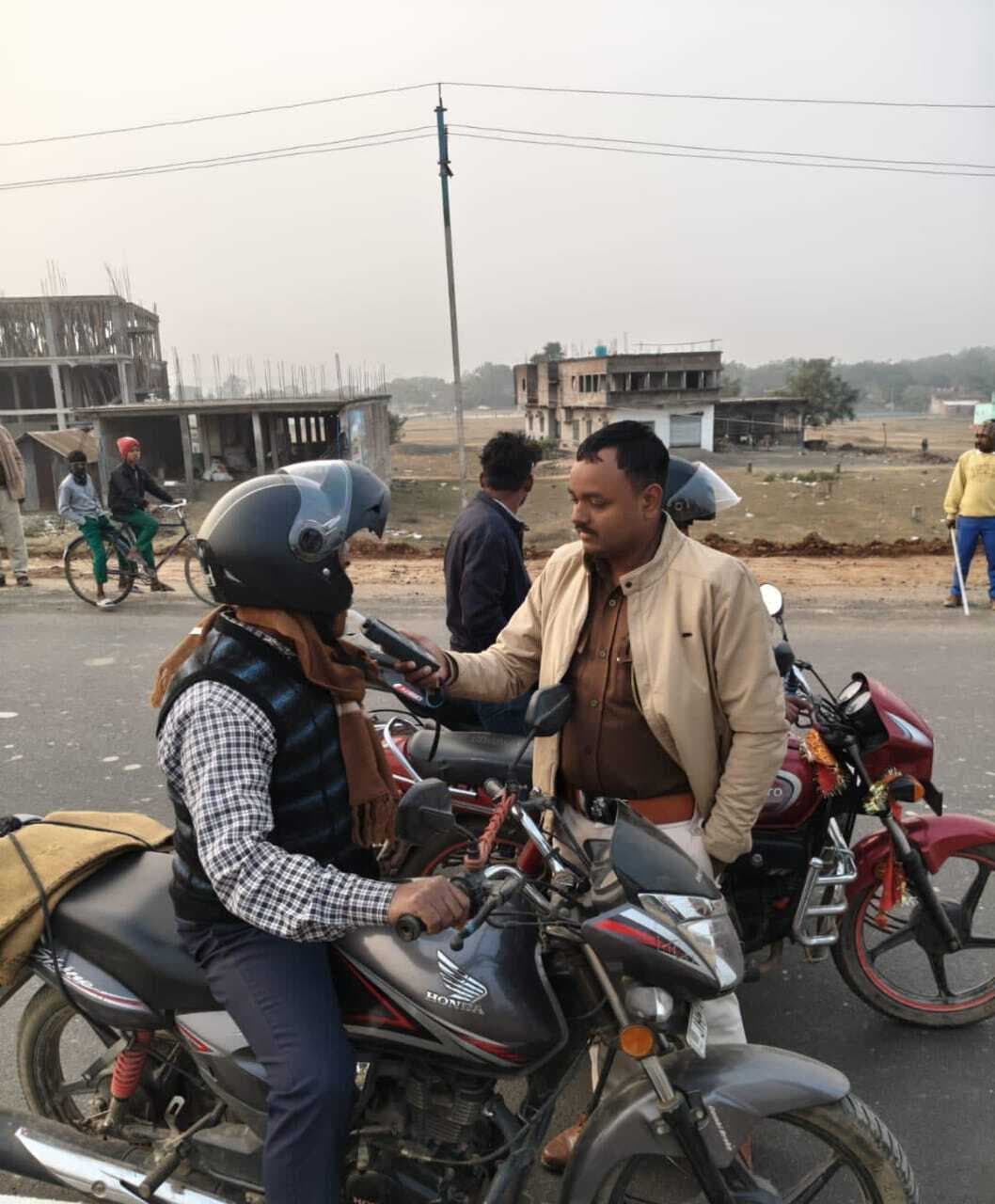 राधानगर थाना के सामने ड्रिंक एंड ड्राइव के विरुद्ध सघन वाहन जांच अभियान