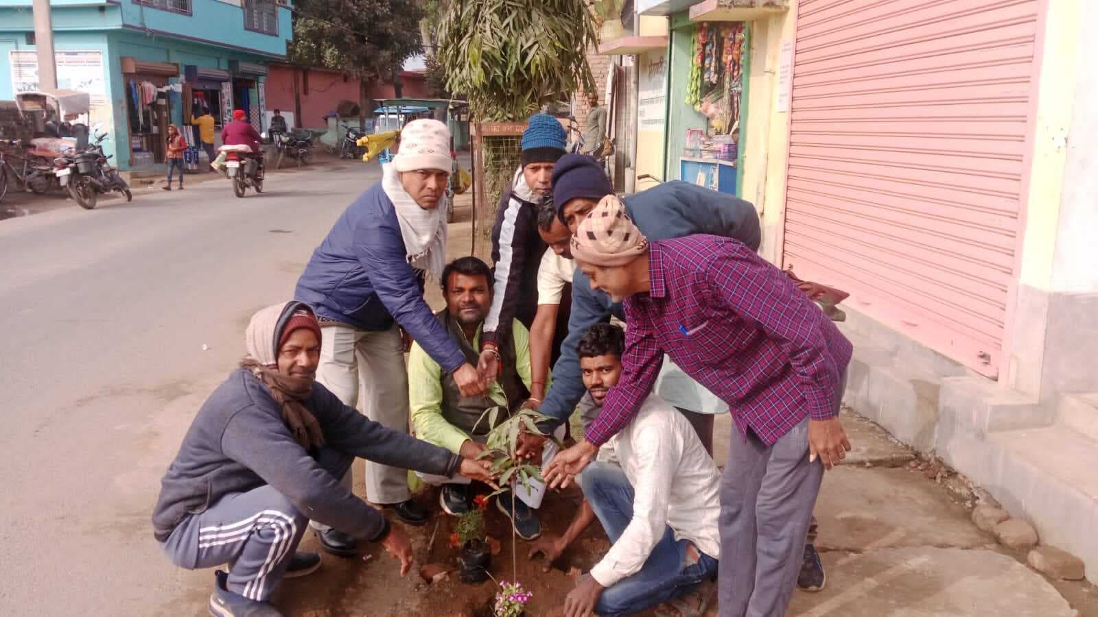 पर्यावरण संरक्षण को ले किया गया पौधरोपण