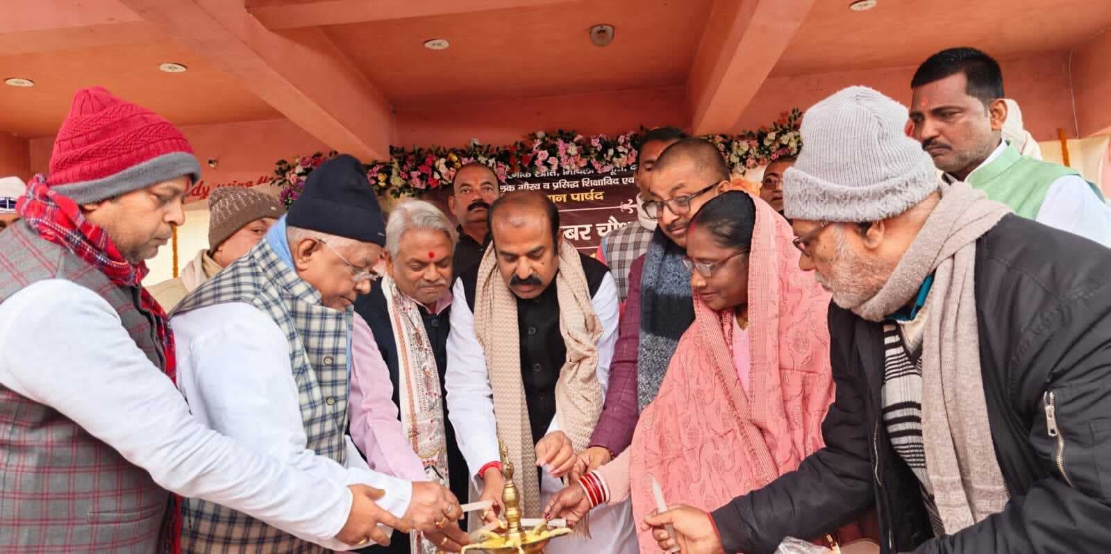 Madhubani News : डॉ. नीलांबर चौधरी ने शिक्षा के क्षेत्र में उकृष्ट कार्य कर बढ़ाया मिथिला का मान