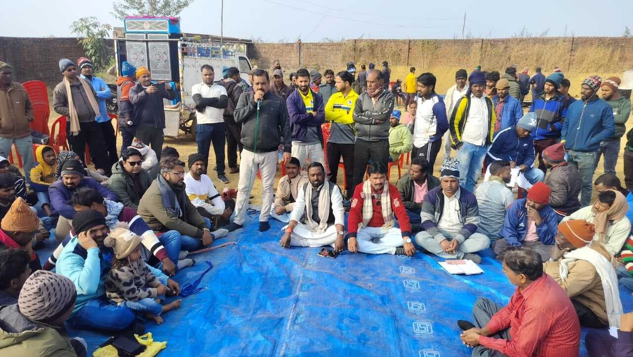 Giridih News :मजदूरों के अधिकार को लेकर संघर्ष करने पर बल