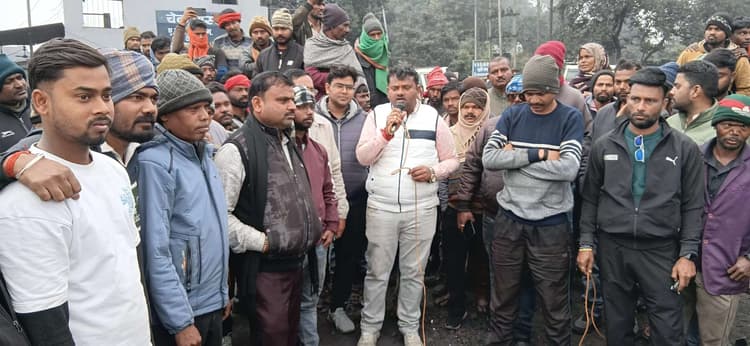 Bokaro News : ट्रक मालिकों और मजदूरों ने रोकी ट्रांसपोर्टिंग