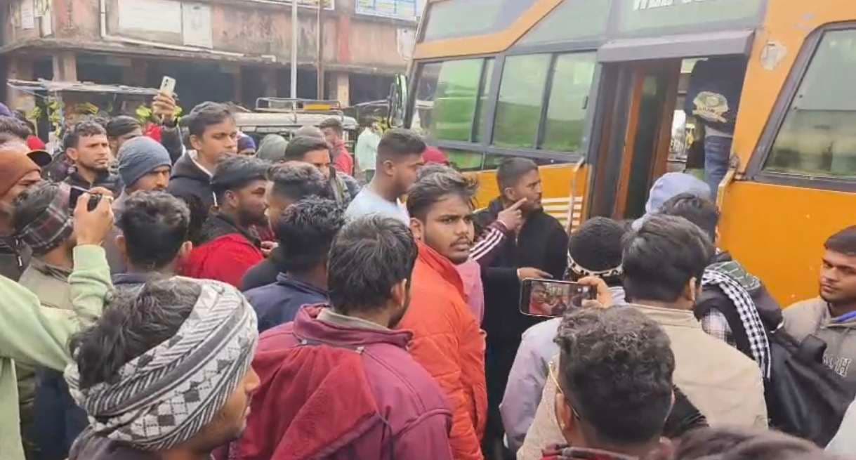 Giridih News :अंडर-19 क्रिकेट टीम चयन में गड़बड़ी का आरोप, विरोध के बीच बोकारो गये खिलाड़ी