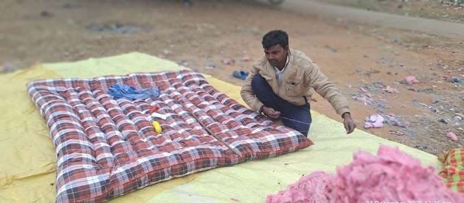 गोड्डा में मौसम ने दिखाई सर्दी की तीव्रता, आम जनजीवन प्रभावित