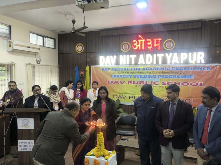 Chaibasa News : डिजिटल युग में शिक्षकों की भूमिका अहम