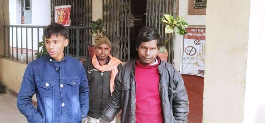 गलत नंबर प्लेट लगाकर चोरी की बाइक कर रहा था उपयोग, दो गिरफ्तार