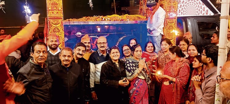 Jharsuguda News: अयोध्याधाम जा रहे विजय धनुष का झारसुगुड़ा में भव्य स्वागत, निकली शोभायात्रा