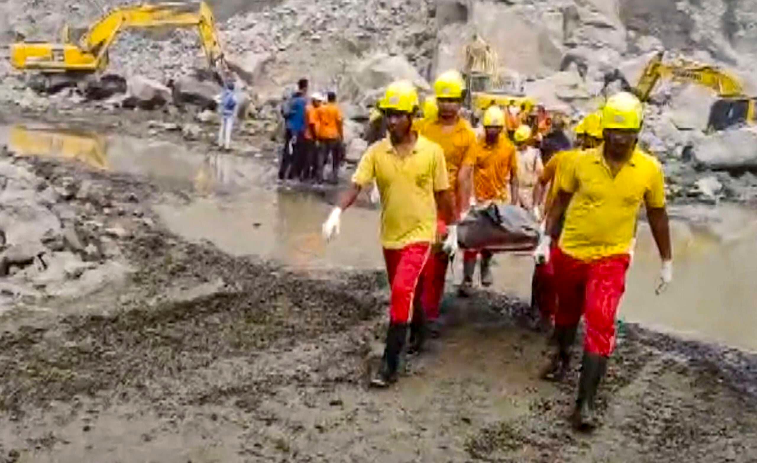 Bhubaneswar News: ढेंकानाल में पत्थर की अवैध खदान में चट्टान गिरने से दो की मौत, कई फंसे