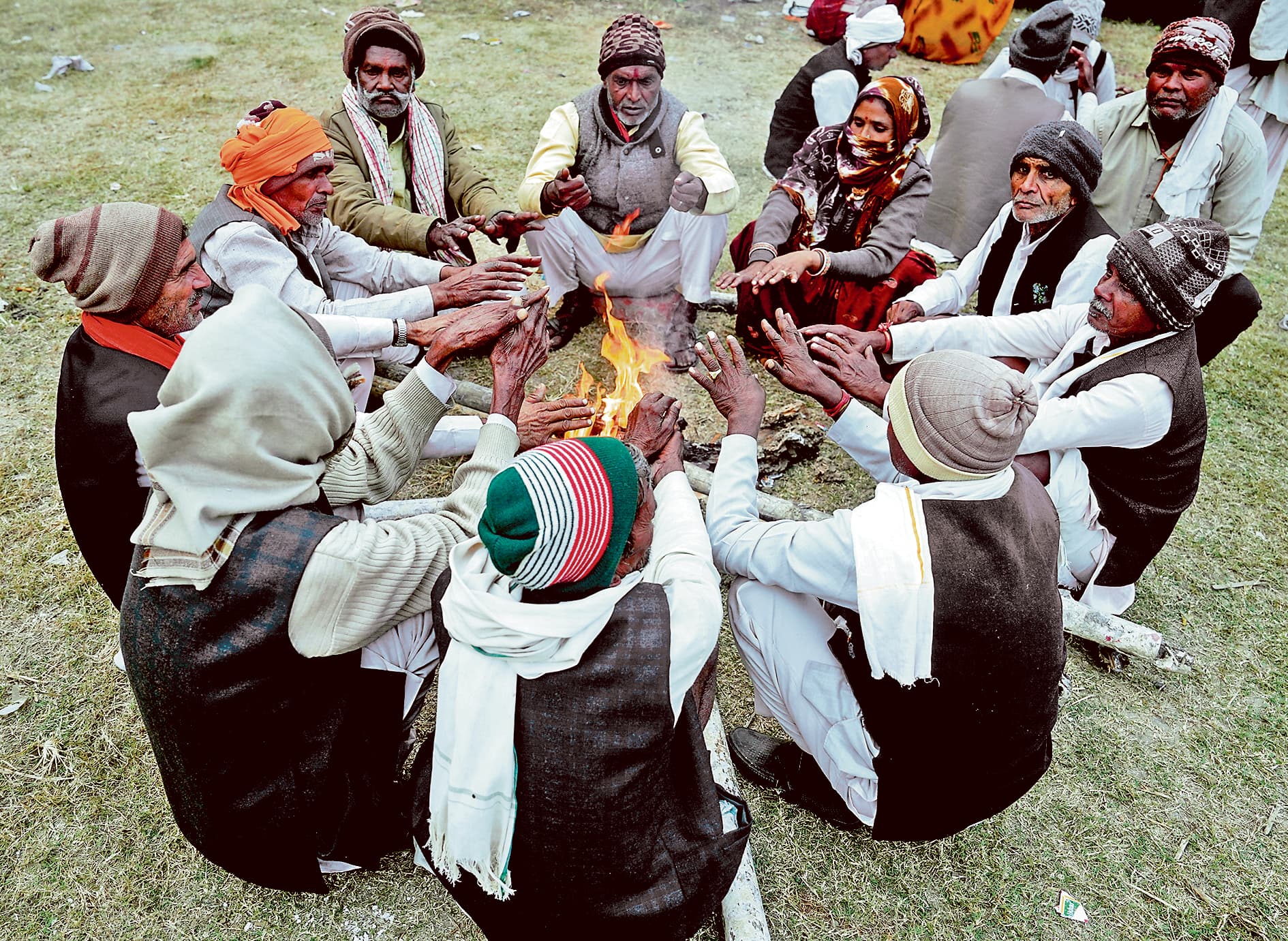 ठिठुरन से लोग बेहाल, गिरेगा पारा