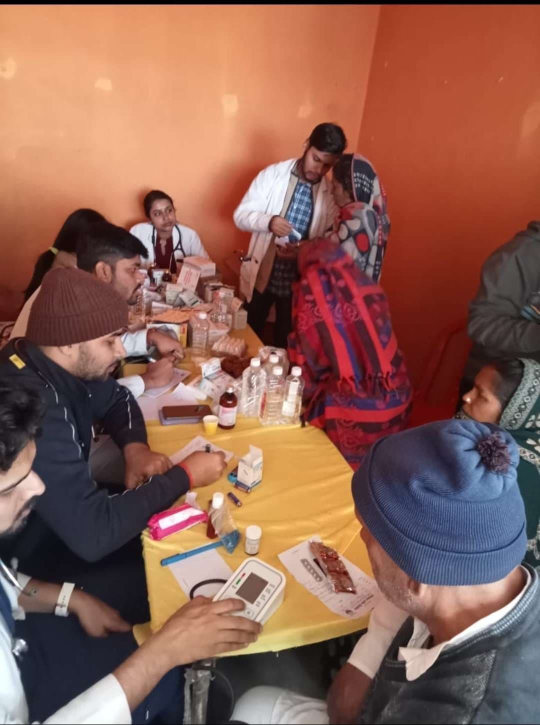 चतुर्भुजी नाथ मंदिर प्रांगण में चिकित्सा शिविर का आयोजन