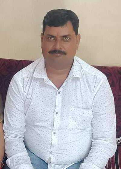 आगे से बन रही और पीछे से उखड़ती जा रही सड़क