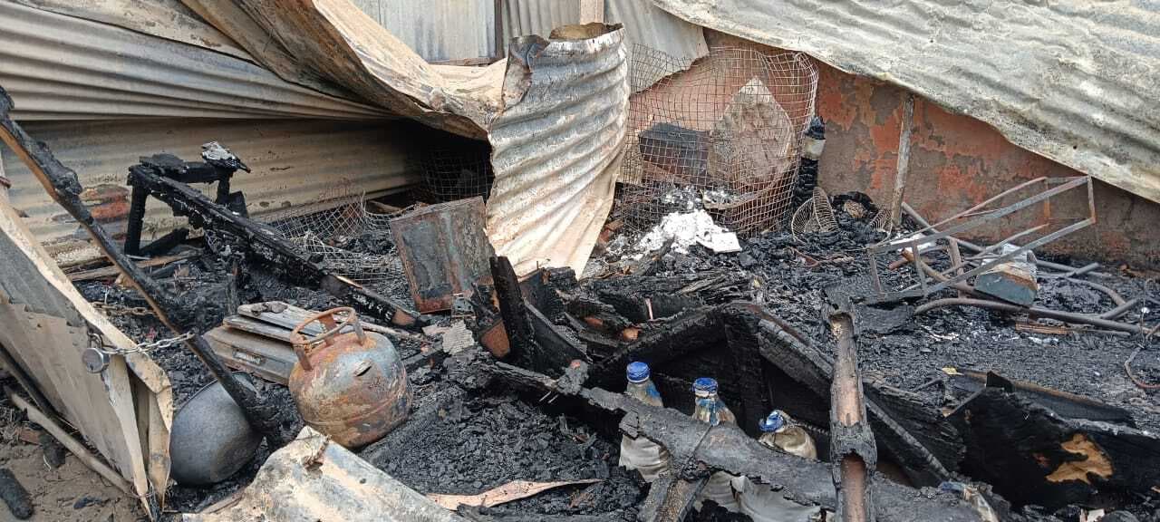 शार्ट सर्किट से लगी आग, पांच दुकान जलकर राख