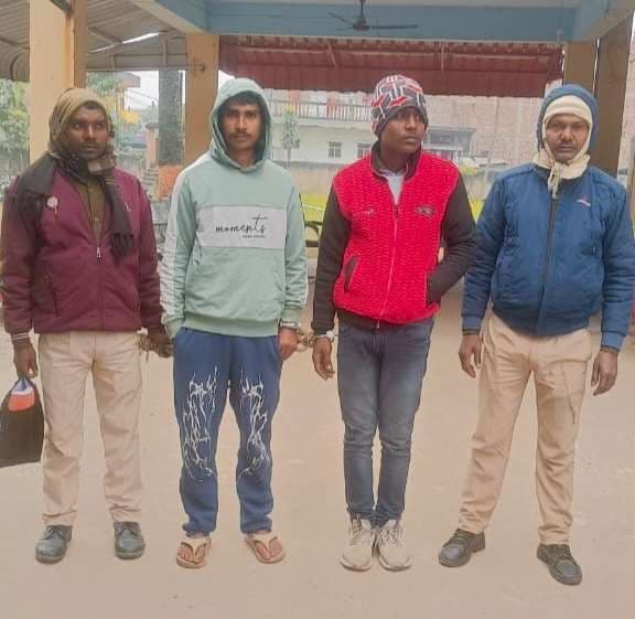 चोरी के सामान के साथ दो चोर गिरफ्तार