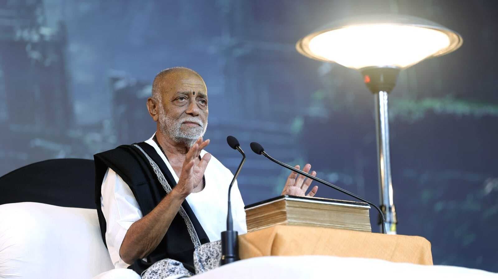 रामकथा के तीसरे दिन मुरारी बापू ने श्रृंगी ऋषि का प्रसंग सुनाया