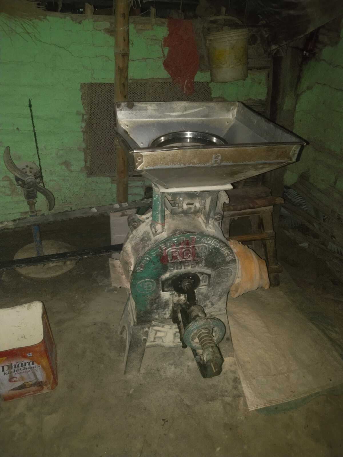 आटा चक्की चलाने के दौरान लगी करंट लगने से महिला की मौत