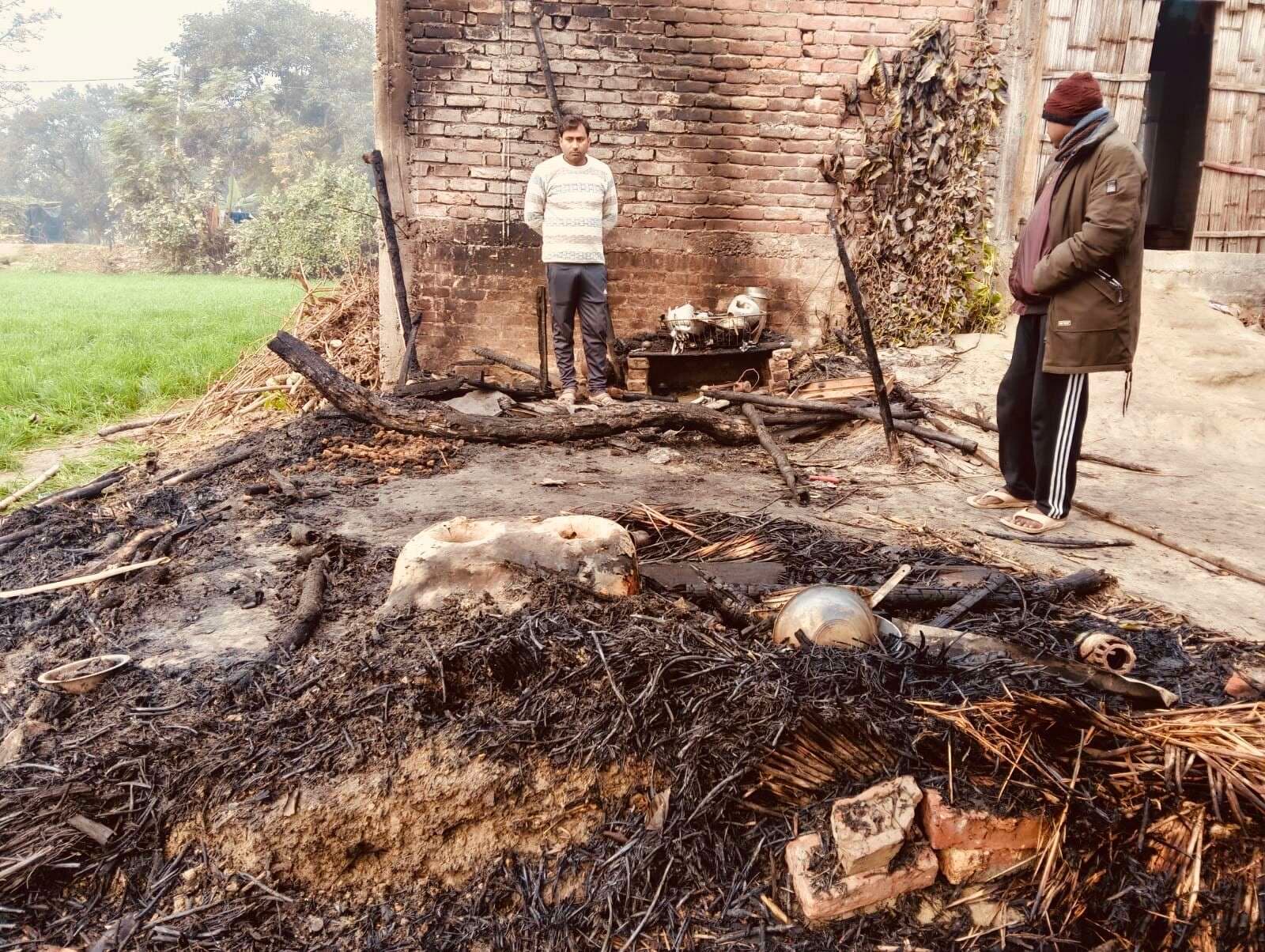 शॉर्ट सर्किट से घर में भीषण आग, पांच लाख की संपत्ति राख