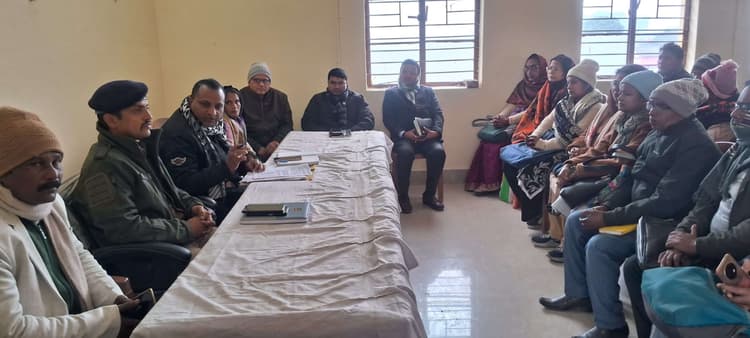 सुमरित उच्च विद्यालय के क्रीड़ा मैदान में होगा गणतंत्र दिवस समारोह, एसडीओ ने दिये कई निर्देश