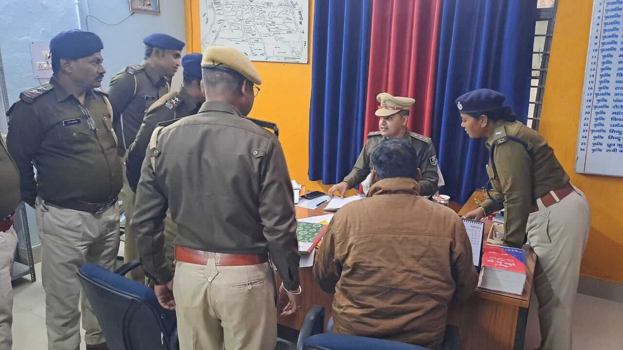 फरार अपराधियों की गिरफ्तारी के लिए विशेष अभियान चलाएं