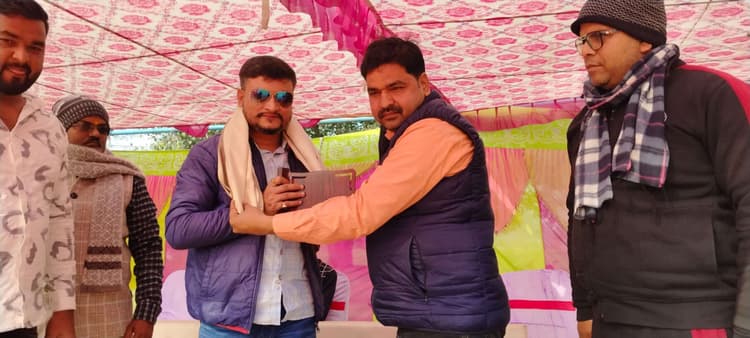 उद्घाटन मैच में महुअवा की टीम ने सिकटिया को 23 रनों से हराया