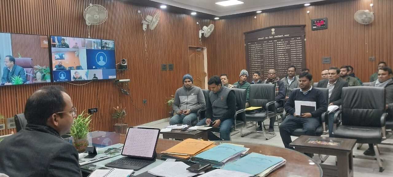 भू-अर्जन कार्यों की प्रगति की डीएम ने की समीक्षा, समयबद्ध भुगतान का निर्देश