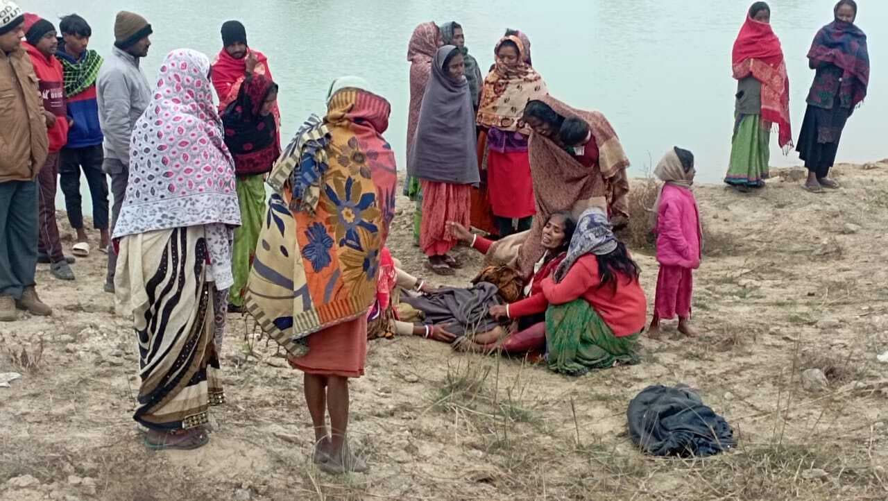 Deoghar news : जमीन विवाद में हत्या का आरोप, तालाब से युवक का शव बरामद, पुलिस जांच में जुटी