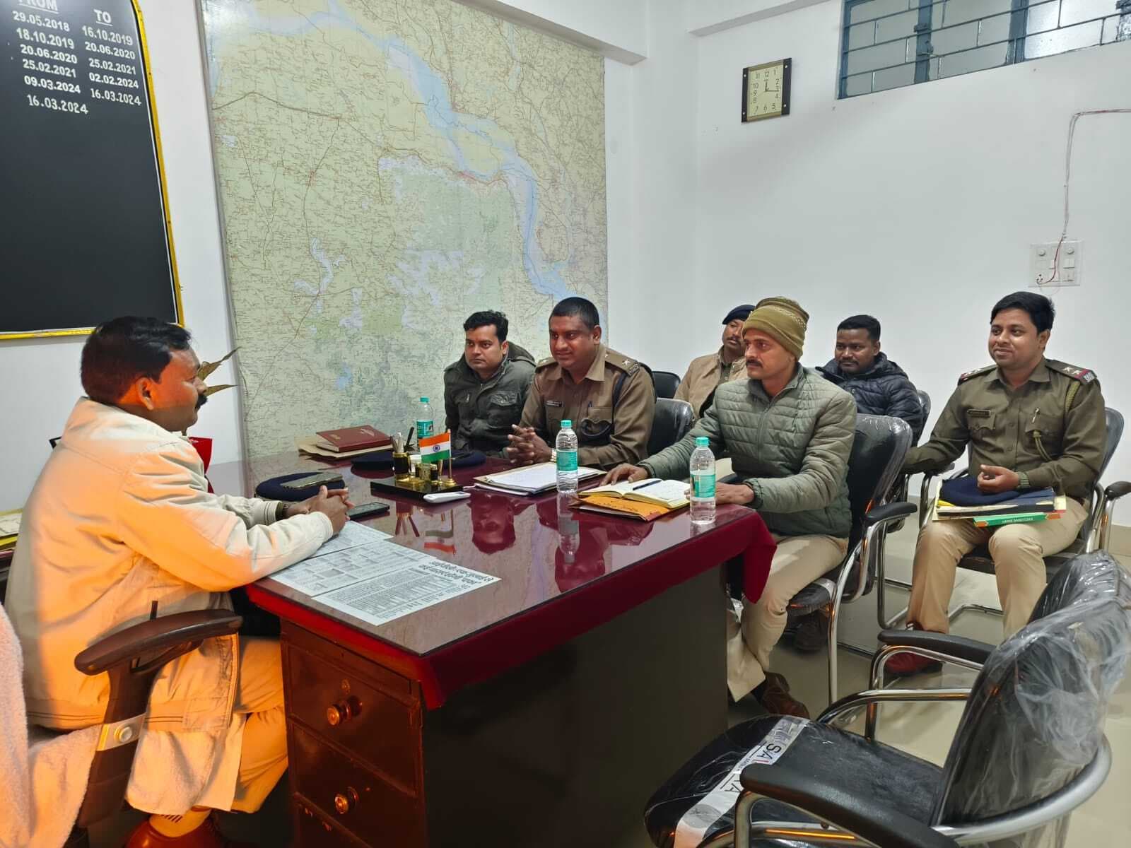 वाहन चालकों को यातायात नियमों के प्रति जागरूक करें थाना प्रभारी