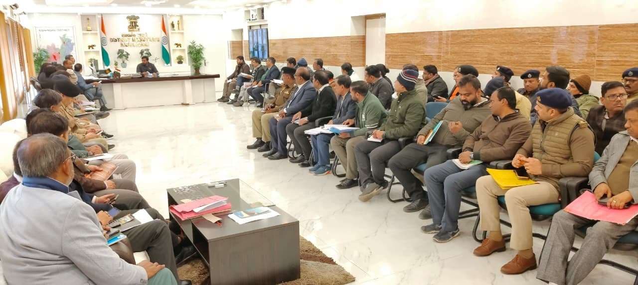 गणतंत्र दिवस की तैयारी को ले डीएम ने अधिकारियों के साथ की बैठक, दिये कई निर्देश