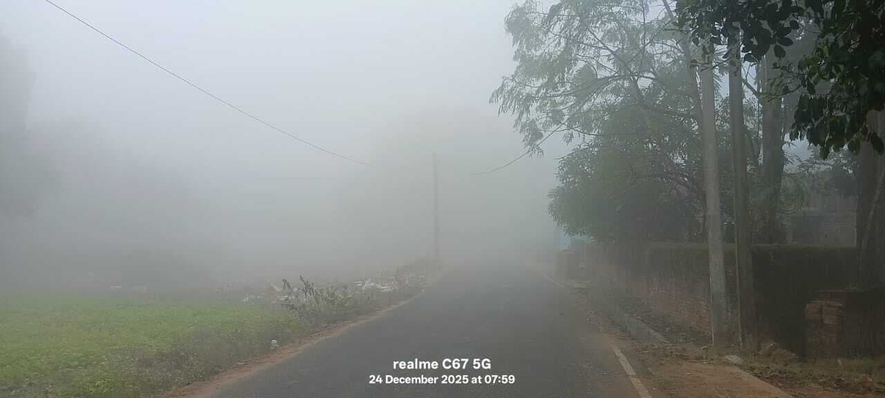 घना कुहासा व जानलेवा ठंड ने बढ़ायी लोगों की मुश्किलें