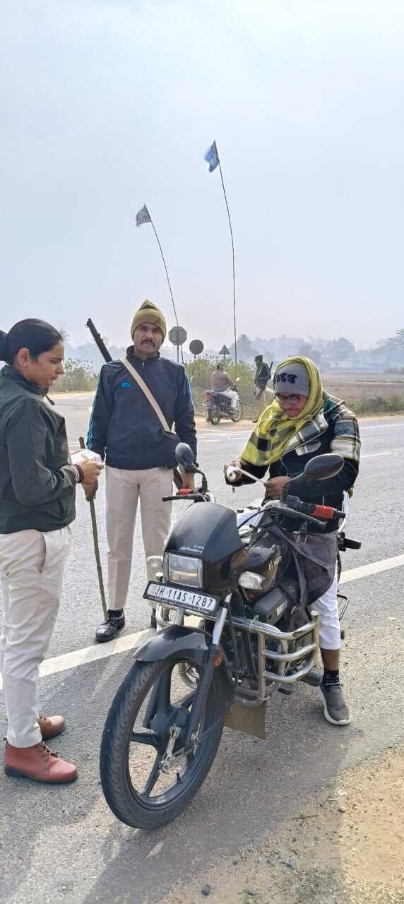 चिहरा पुलिस ने दुम्मा मोड़ पर चलाया वाहन जांच अभियानवसूला जुर्माना
