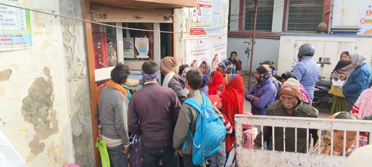 सासाराम जोन में महज 14 सेंटर, आठ पर ही बन रहा आधार कार्ड