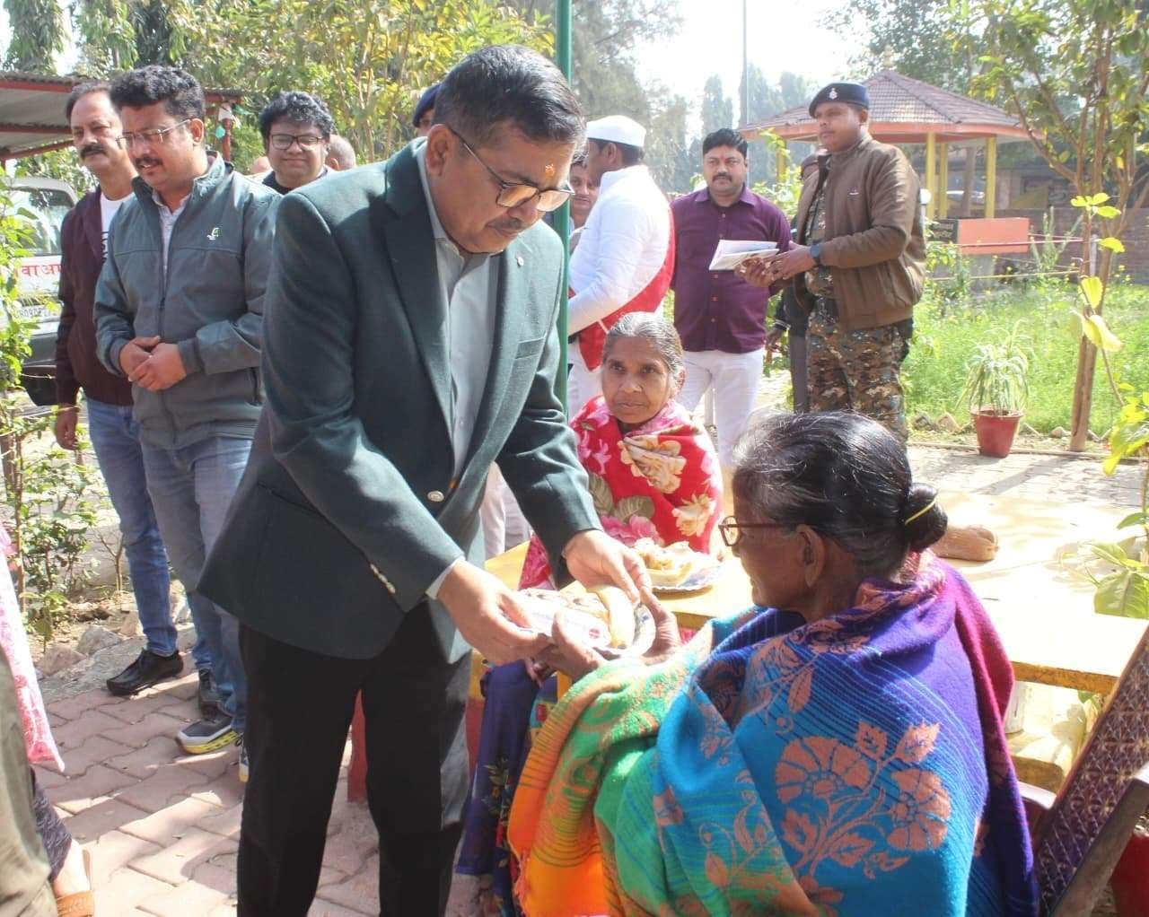 Bokaro News : वृद्ध सेवा आश्रम परिसर में स्वच्छता व सुरक्षा के पर्याप्त उपाय करें सुनिश्चित : उपायुक्त