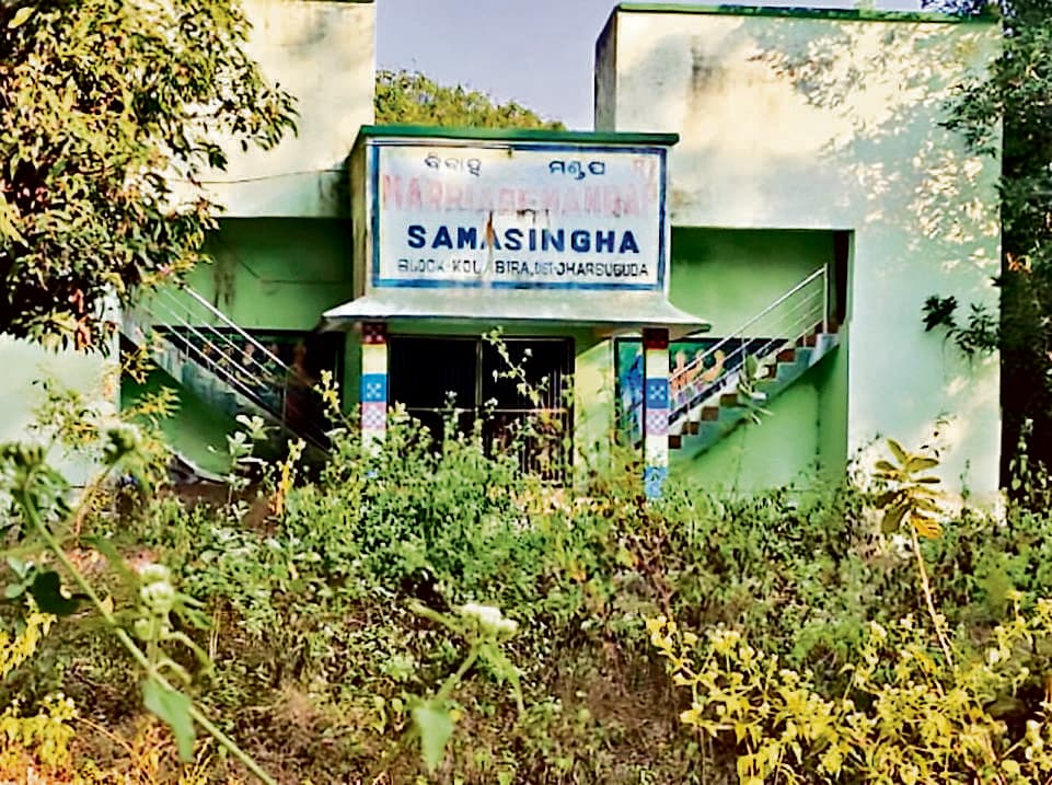 Jharsuguda News: 60 लाख रुपये खर्च कर बनाया गया समासिंघा विवाह मंडप बना भूत बंगला