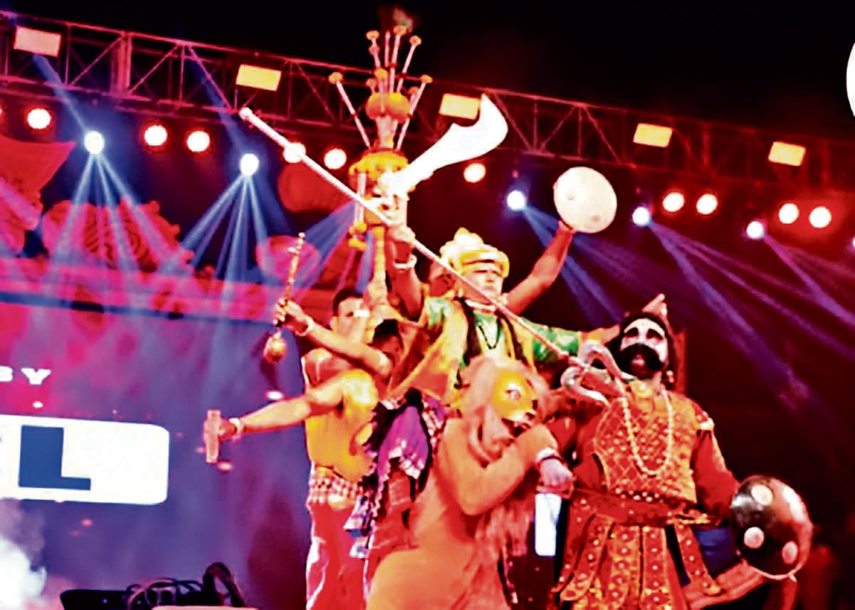 Jharsuguda News: संबलपुरी लोक नृत्य और असम के कलाकारों की प्रस्तुतियां रहीं दुलदुली महोत्सव का आकर्षण