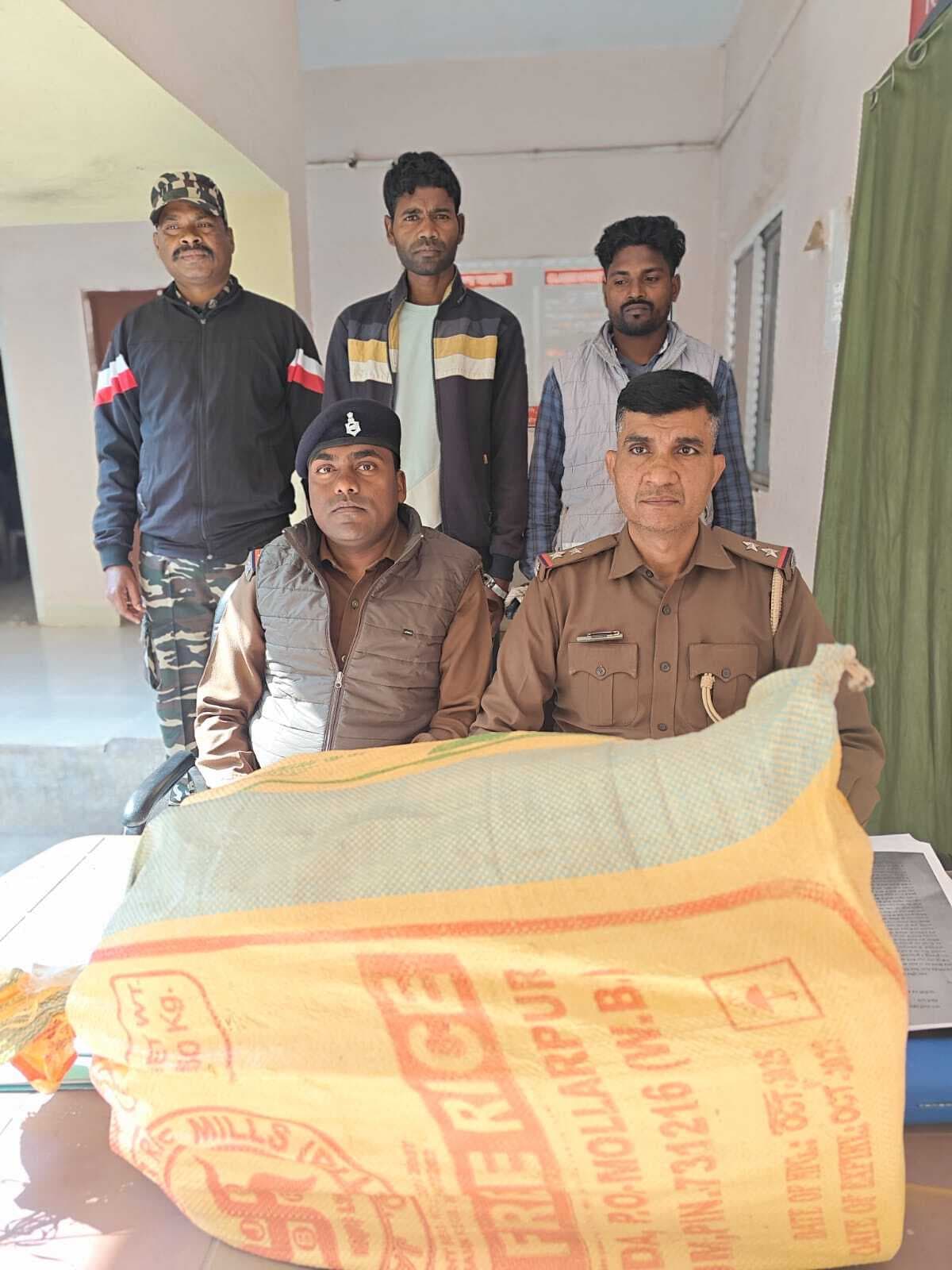 Chaibasa News : नकली शराब के साथ दो युवक गिरफ्तार