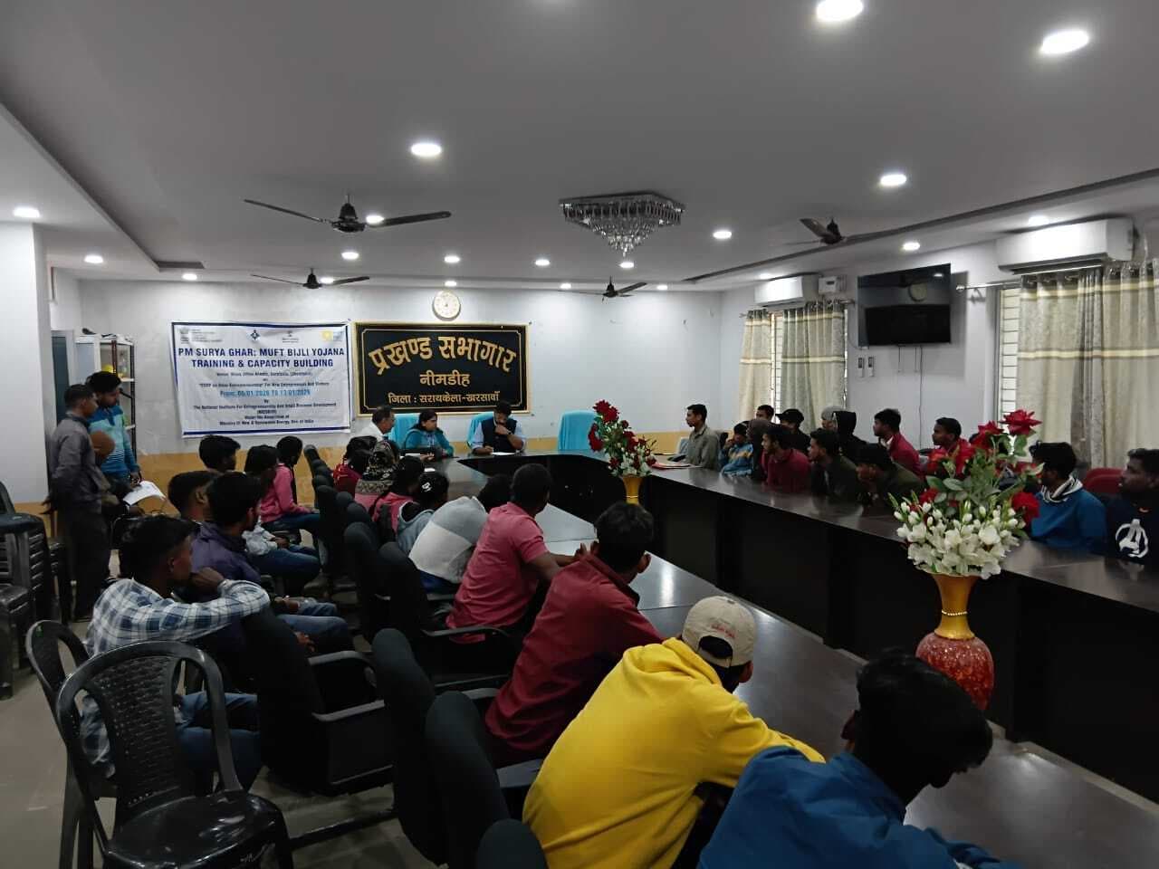 Seraikela Kharsawan News : नीमडीह में सोलर तकनीक प्रशिक्षण शुरू, मिलेगी नौकरी