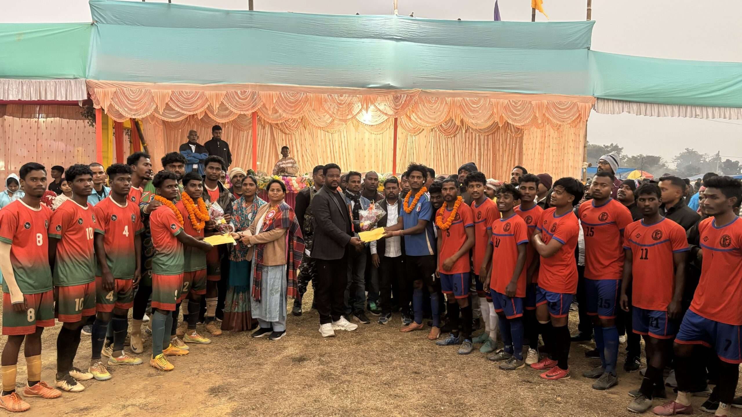 Seraikela Kharsawan News : टिकरचांपी को हरा सोरेन सिपाही बना विजेता, पुरस्कृत