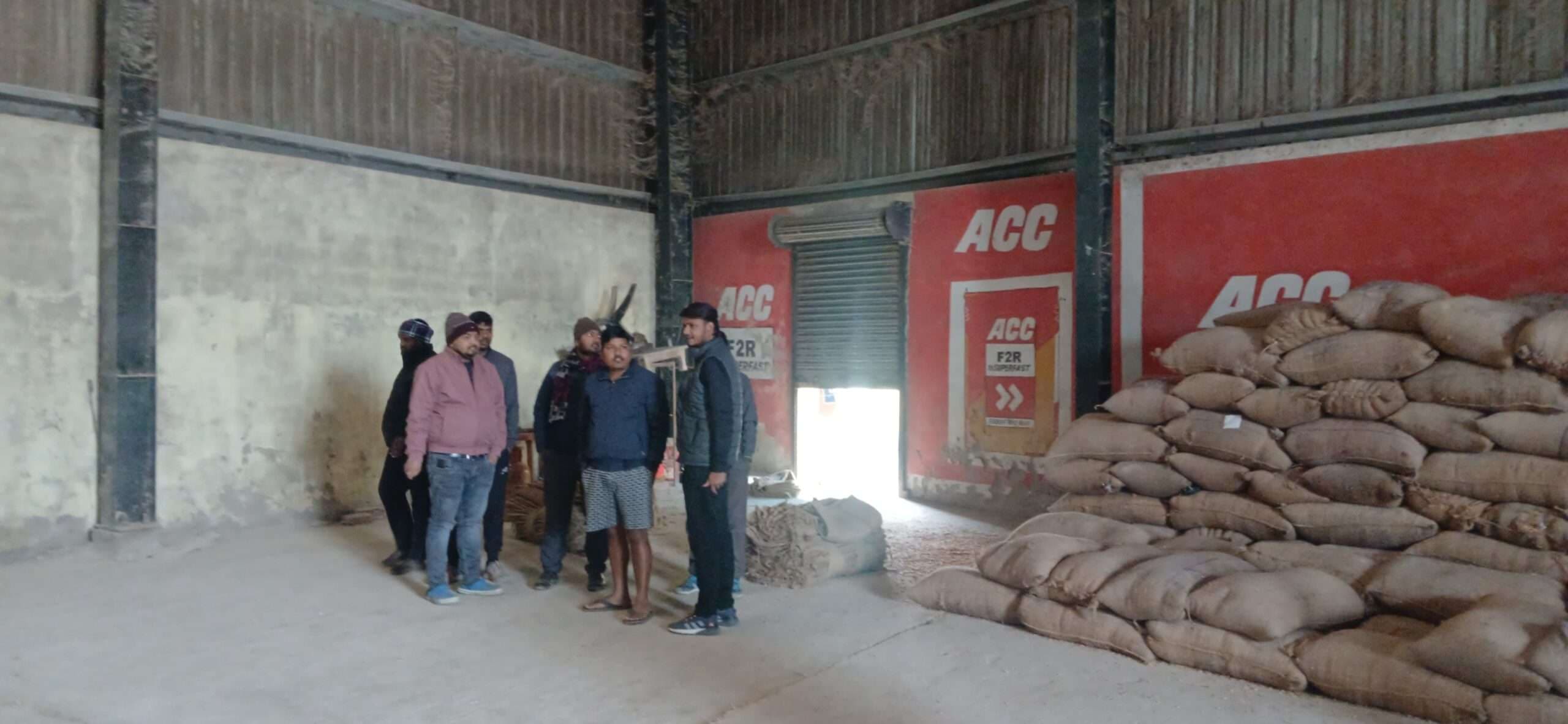 गोदाम का ताला तोड़कर 200 बोरा मक्का की चोरी