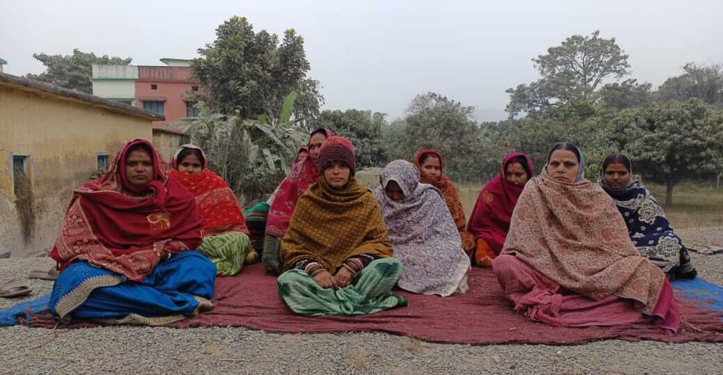 डिहारी गांव की महिलाओं की 39वें दिन भी रही धरना जारी