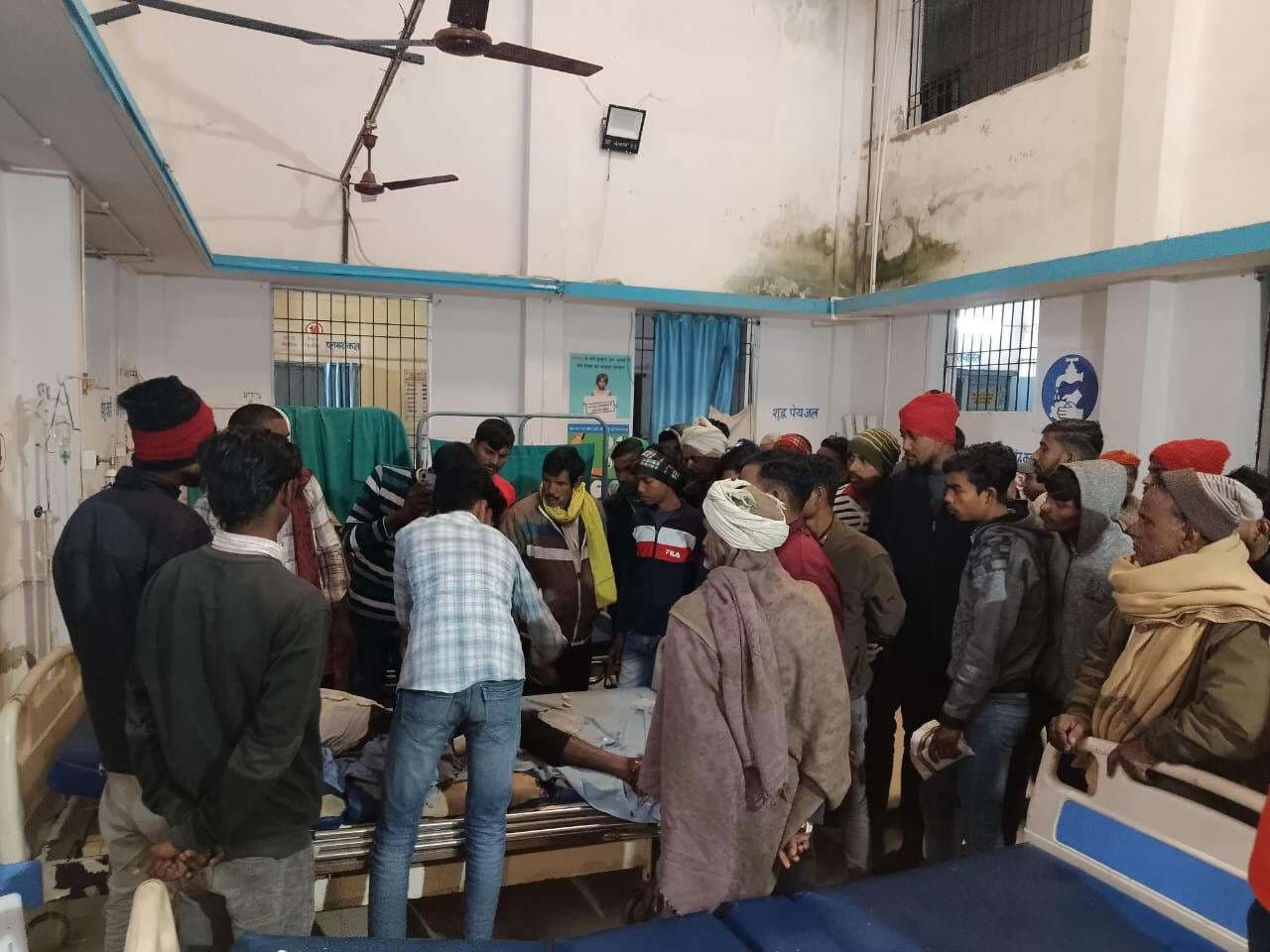 दो बाइकों की आपस में हुई टक्कर में दो किशोर सहित तीन लोग जख्मी