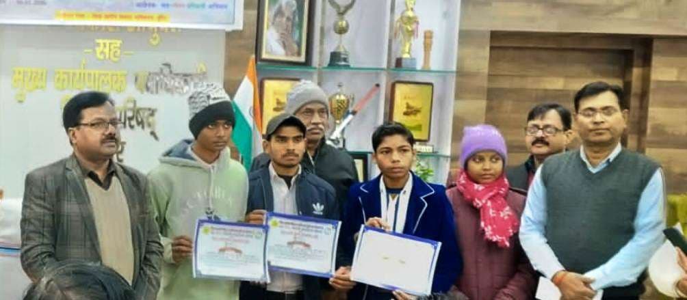 जिला स्तरीय क्विज में विष्णु ने हासिल किया पहला, नवीन ने दूसरा स्थान