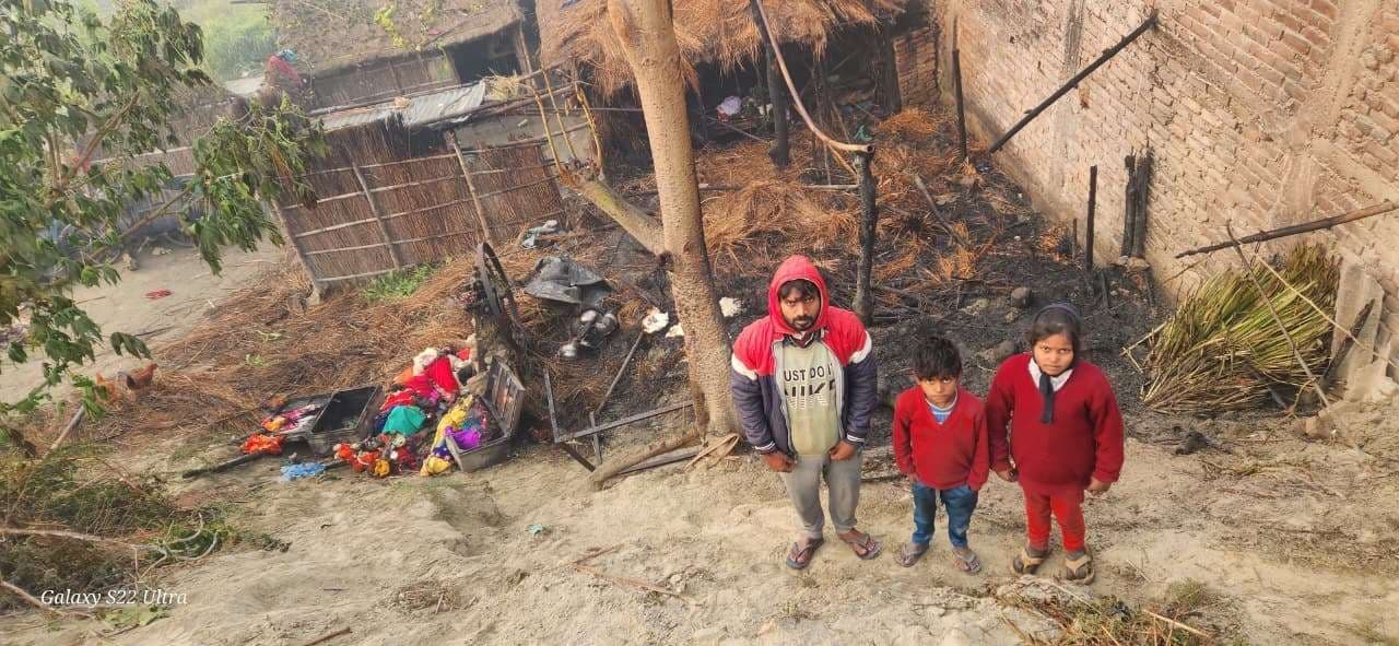 हीरापाकड़ में अलाव की आग से मजदूर का घर जलकर हुआ राख, बेटी झुलसी