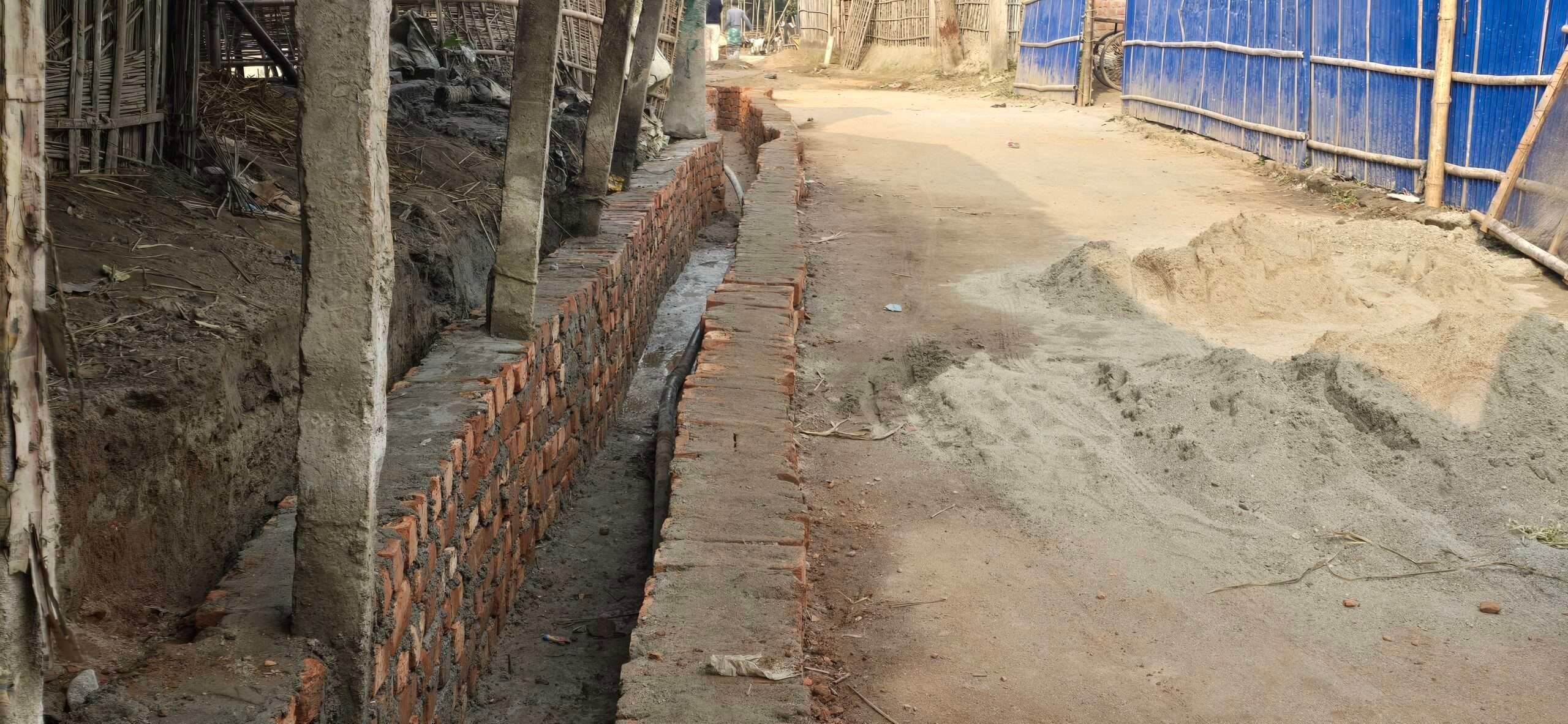 नाला निर्माण में अनियमितता का आरोप, लाखों का हो रहा बंदर बांट, जांच की मांग